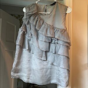Beautiful silk ruffle sleeveless top. 
New